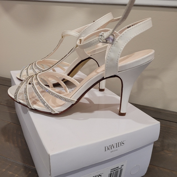 Unworn Bridal Shoes - Picture 2 of 3